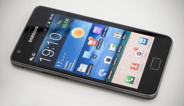 Samsung&#039;un 8 telefonuna yasak yolda