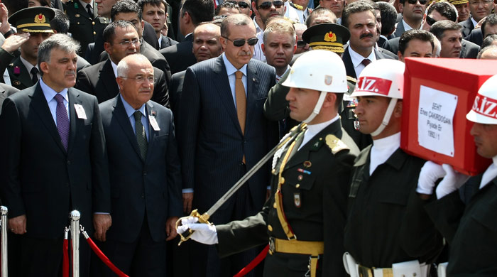 Şehit Enes'i devlet uğurladı Şehit Enes'i devlet uğurladı