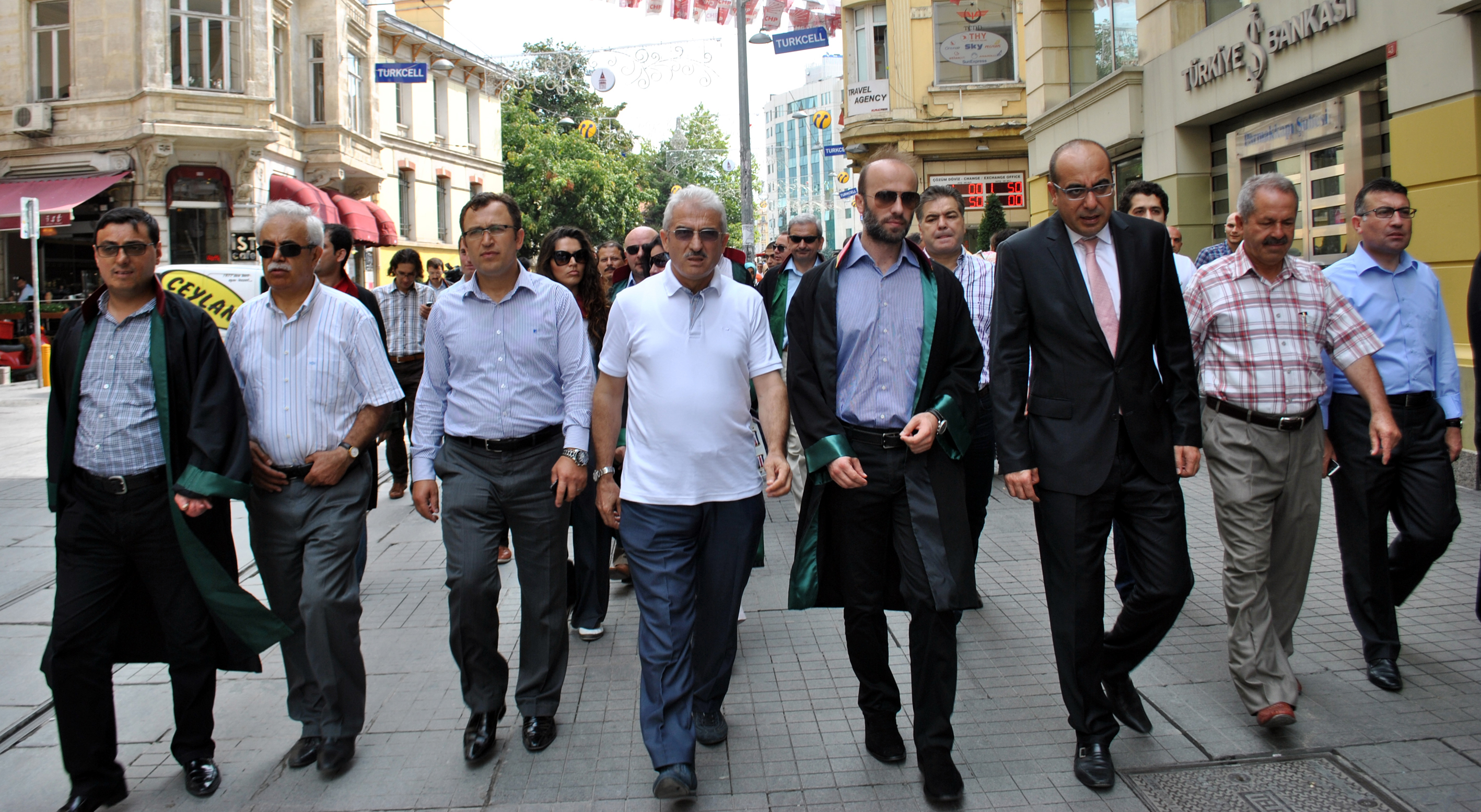 Avukatlardan "başörtüsü" protestosu Avukatlardan "başörtüsü" protestosu