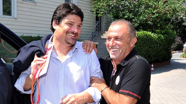 Fiorentinalı yöneticilerden Terim'e jest Fiorentinalı yöneticilerden Terim'e jest