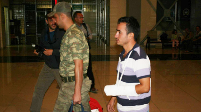 Yaralı askerler sargılarıyla yollandı