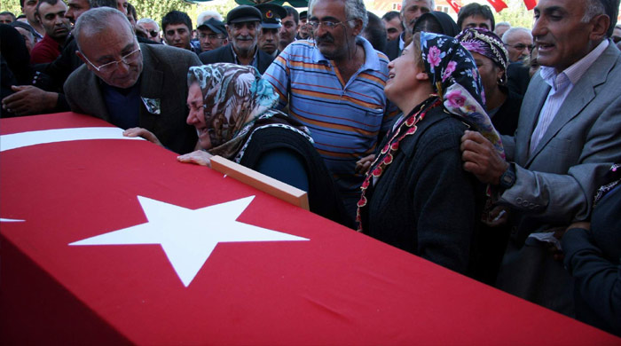 Şehit, Kürtçe ağıtlarla uğurlandı Şehit, Kürtçe ağıtlarla uğurlandı