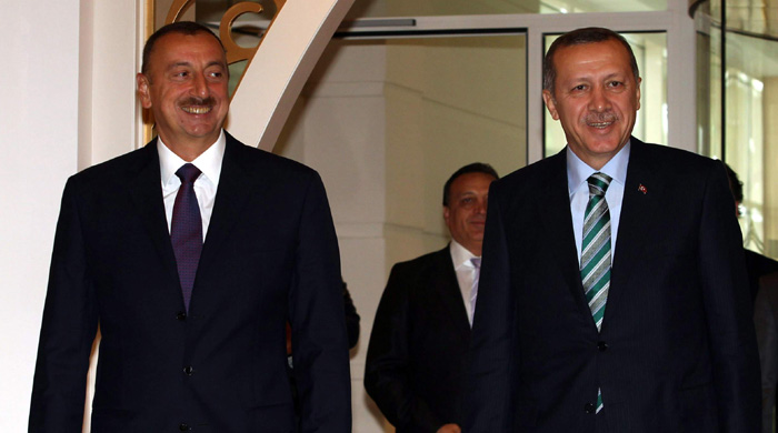 Baku&#039;ya 6 bakanla çıkarma