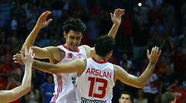 Basketbol'da millilerimiz Çek'leri devirdi Basketbol'da millilerimiz Çek'leri devirdi