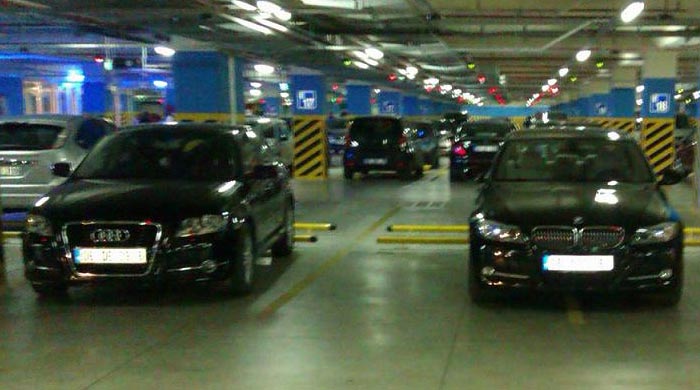 AVM'lere ücretli otopark baskını AVM'lere ücretli otopark baskını