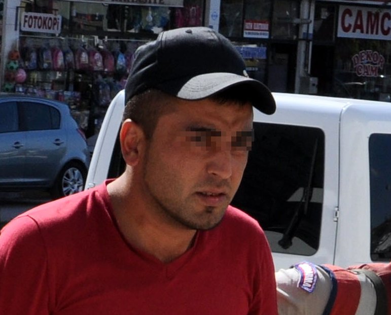 Ayrıldığı eşini sokak ortasında bıçakladı Ayrıldığı eşini sokak ortasında bıçakladı
