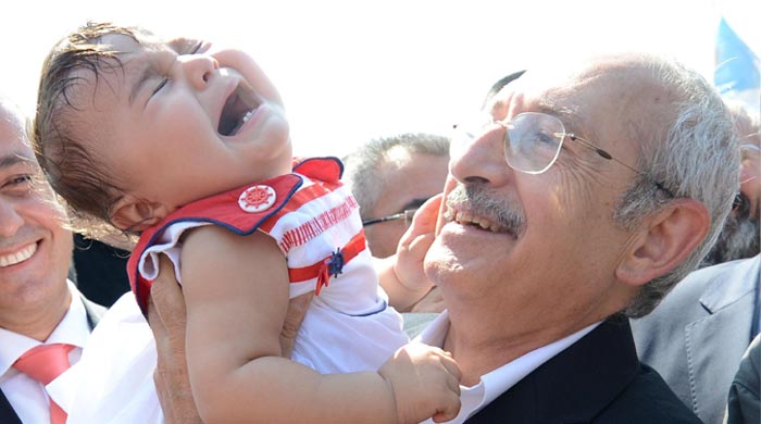 Kılıçdaroğlu'nu pek sevmedi! Kılıçdaroğlu'nu pek sevmedi!
