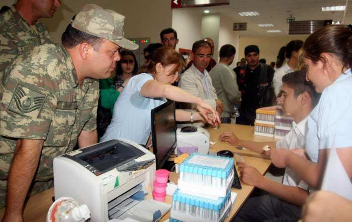 En acı test: Şehit yakınları kan veriyor En acı test: Şehit yakınları kan veriyor