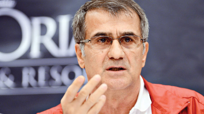 "Futbolu başkaları yönetiyor" "Futbolu başkaları yönetiyor"