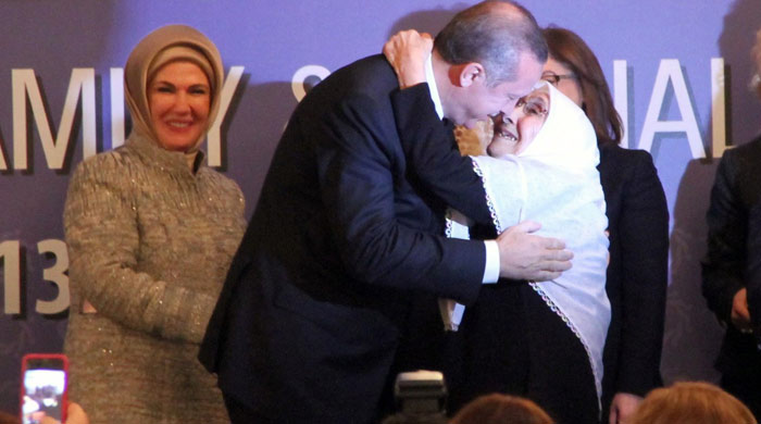 Erdoğan: 1-2 çocuk iflas, en az 3 çocuk Erdoğan: 1-2 çocuk iflas, en az 3 çocuk