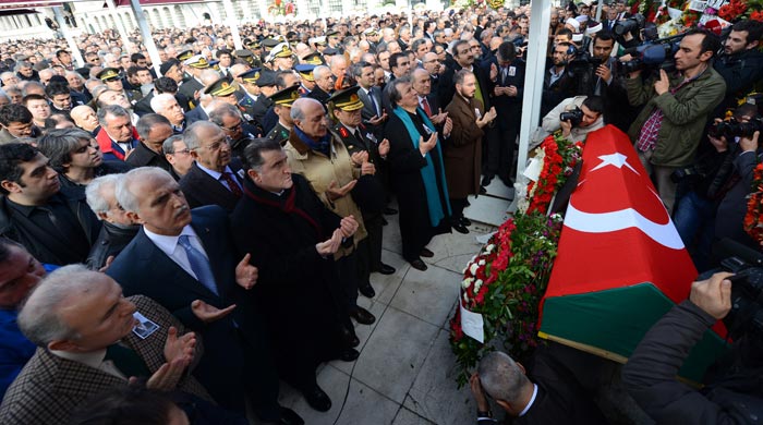 Toktamış Ateş, son yolculuğuna uğurlandı Toktamış Ateş, son yolculuğuna uğurlandı