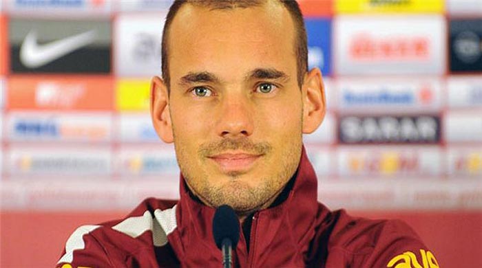 Sneijder ilk antrenmanına çıktı Sneijder ilk antrenmanına çıktı