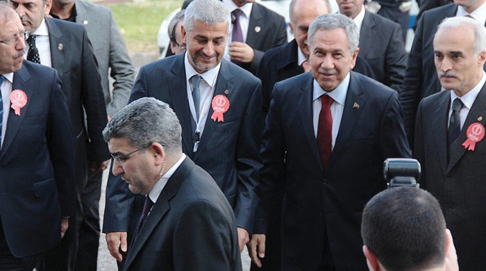 Arınç: Yeter ki silahlar sussun Arınç: Yeter ki silahlar sussun