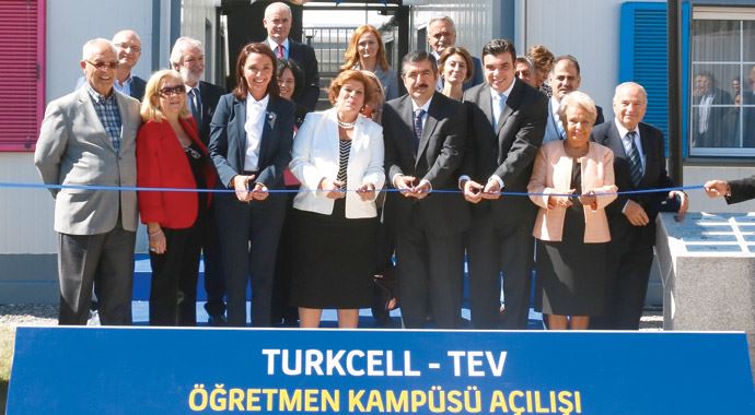 Kumbara öğretmene ev oldu