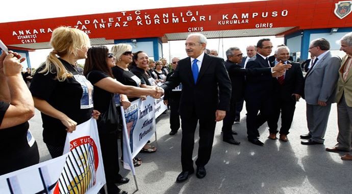 Kemal Kılıçdaroğlu, Mustafa Balbay'ı ziyaret etti Kemal Kılıçdaroğlu, Mustafa Balbay'ı ziyaret etti