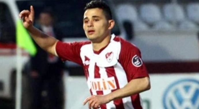 Elazığspor, Serdar Gürler'den sözleşmesini 3 yıl uzattı Elazığspor, Serdar Gürler'den sözleşmesini 3 yıl uzattı