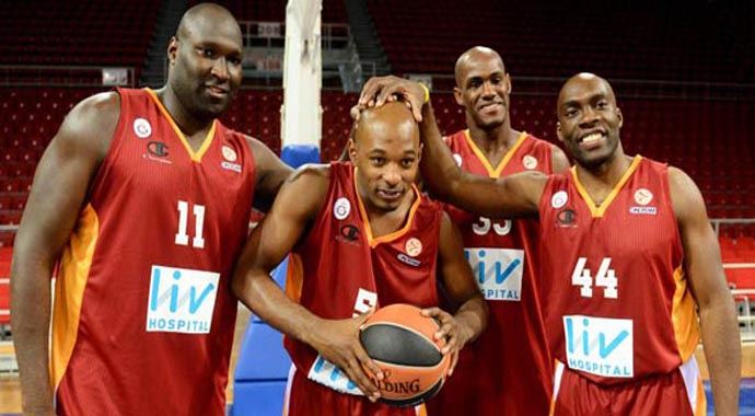 Galatasaraylı basketbolcular basınla buluştu