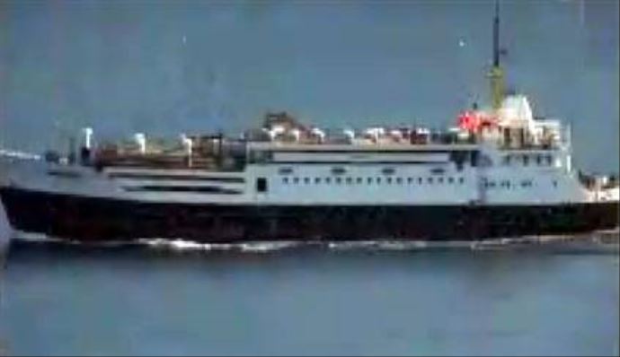 İstanbul'da gemi karaya oturdu İstanbul'da gemi karaya oturdu