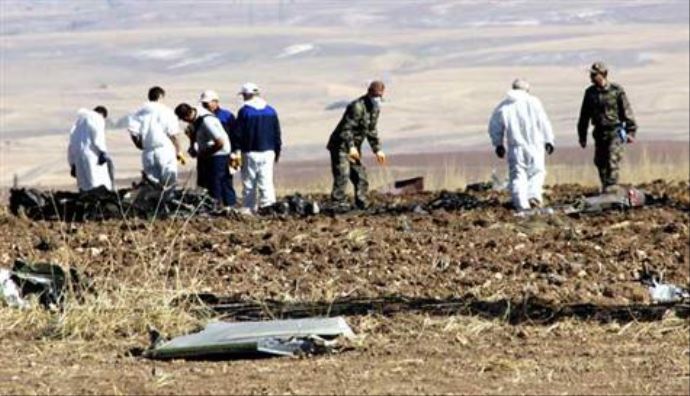 Sivas'ta düşen askeri uçağın pilotları faciayı önlemiş Sivas'ta düşen askeri uçağın pilotları faciayı önlemiş