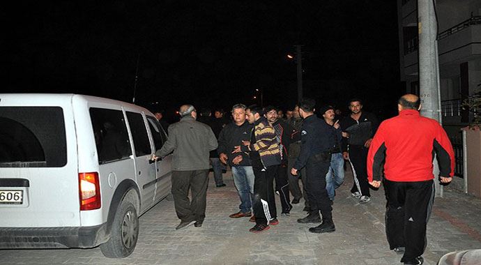 Bolu&#039;da karşıt görüşlü öğrenciler birbirine girdi, 20 gözaltı