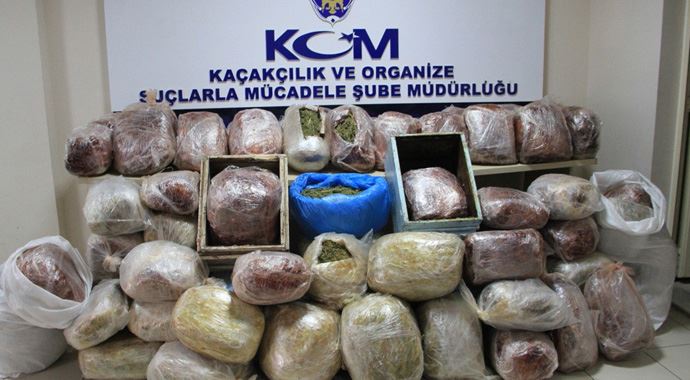 Arı kovanında 236 kilo esrar ele geçirildi Arı kovanında 236 kilo esrar ele geçirildi