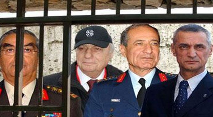 Rütbesi sökülerek 'er' olacak komutanların listesi belli oldu Rütbesi sökülerek 'er' olacak komutanların listesi belli oldu
