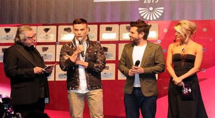 Sinan Akçıl'dan ödül töreninde büyük gaf Sinan Akçıl'dan ödül töreninde büyük gaf