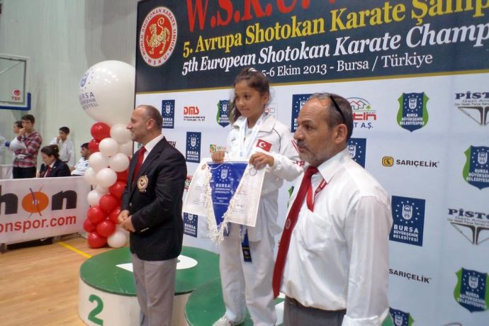 Küçük karatecilerin büyük başarısı Küçük karatecilerin büyük başarısı