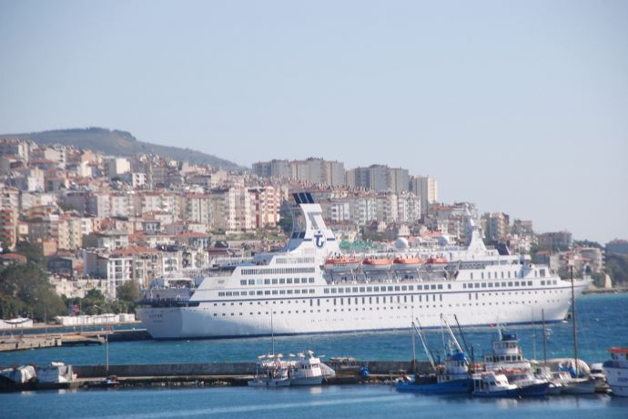 Sezonun son turist gemisi Sinop Limanı&#039;na demirledi