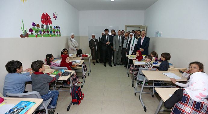 Suriyeli çocuklar için okul açıldı Suriyeli çocuklar için okul açıldı