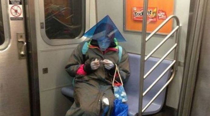 Metroda şaşırtan görüntü Metroda şaşırtan görüntü