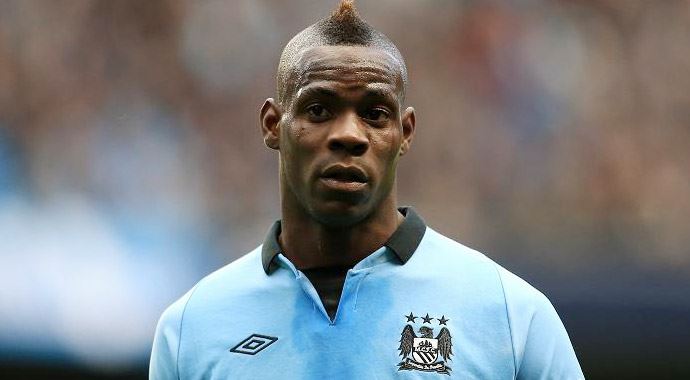 Balotelli'yi kızdırdılar, hıncını basından çıkardı