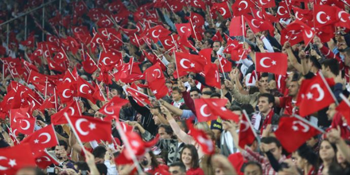Kadıköy kırmızı-beyaza boyandı 