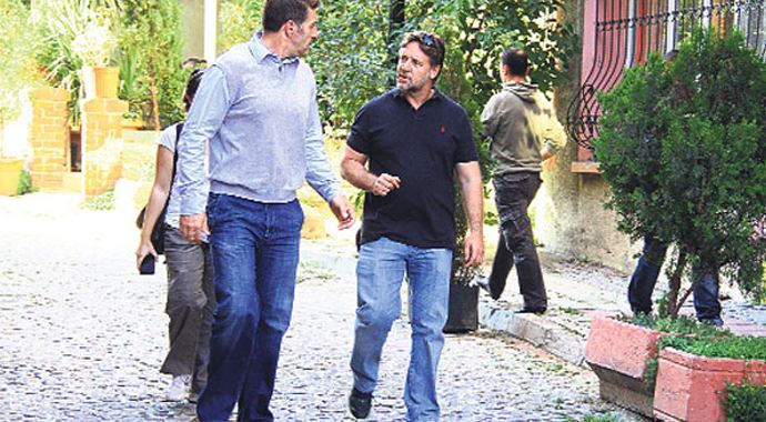  Crowe, 'Cem Yılmaz olmayabilir'