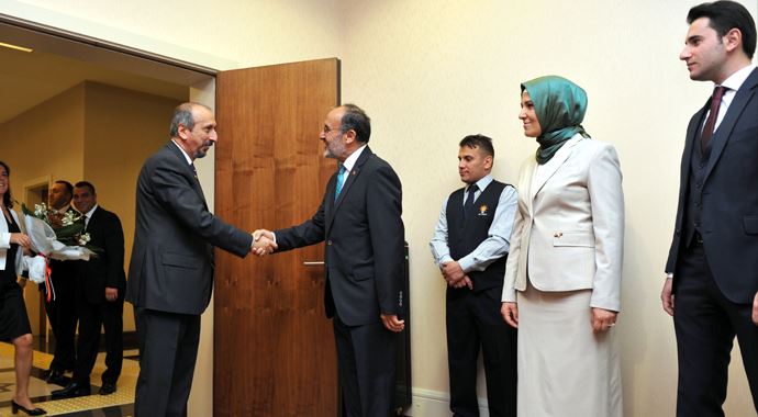 CHP'nin bayram temennisi iktidar, AK Parti'nin Anayasa oldu CHP'nin bayram temennisi iktidar, AK Parti'nin Anayasa oldu