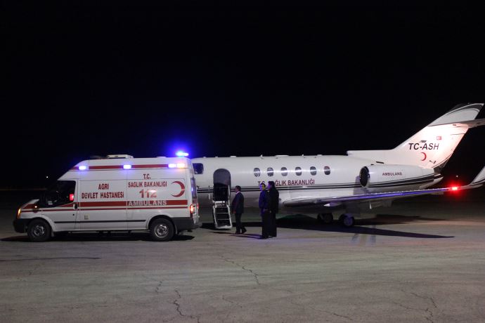Ambulans Uçak, iki bebek için havalandı Ambulans Uçak, iki bebek için havalandı