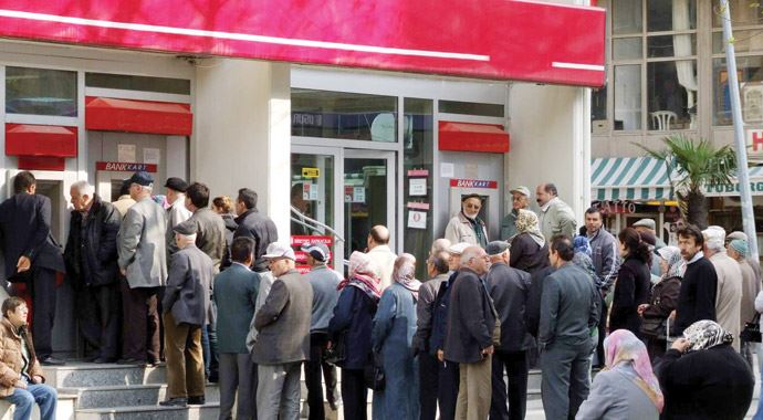 Bitmeyen çile kuyruk, &#039;Bugün git yarın gel&#039;e Başbakan el koydu