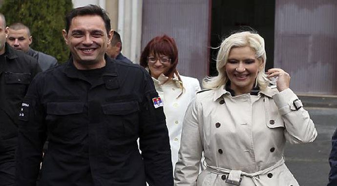 İki Sırp bakan yasağa rağmen Kosova'da İki Sırp bakan yasağa rağmen Kosova'da