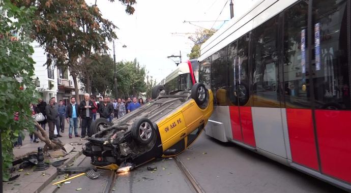 Tramvay yolunda dehşet saçtı Tramvay yolunda dehşet saçtı