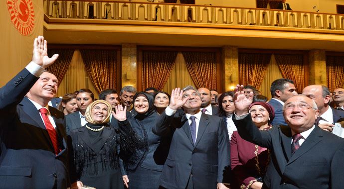 Resepsiyona Demokrasi Paketi damga vurdu, başörtüsüne tam destek Resepsiyona Demokrasi Paketi damga vurdu, başörtüsüne tam destek