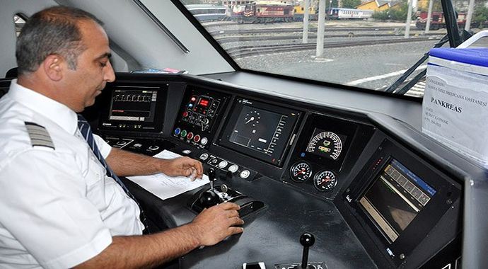 Türkiye'de bir ilk YHT ile organ transferi yapıldı Türkiye'de bir ilk YHT ile organ transferi yapıldı