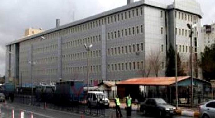 Diyarbakır Adliyesi'nde uyuşturucu skandalı Diyarbakır Adliyesi'nde uyuşturucu skandalı
