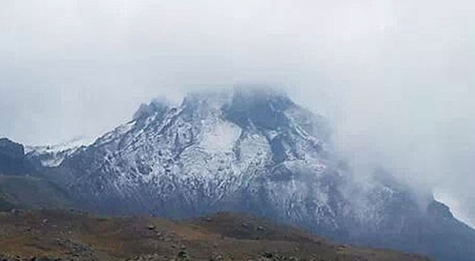 Erciyes&#039;in zirvesi beyaza büründü
