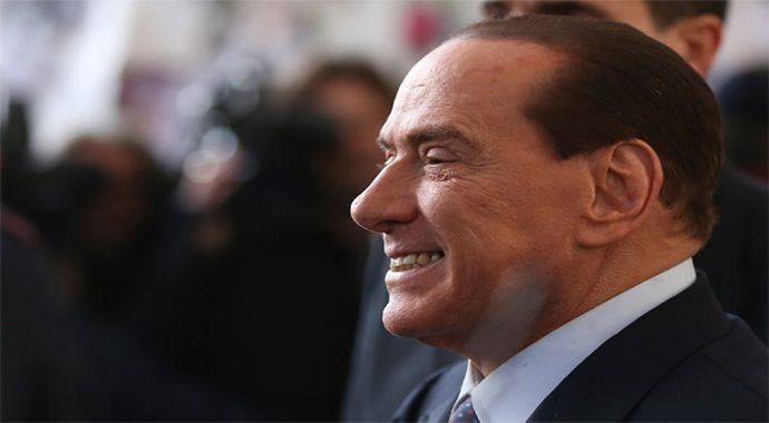 Berlusconi, hükümeti düşürmekten 'vazgeçti' Berlusconi, hükümeti düşürmekten 'vazgeçti'