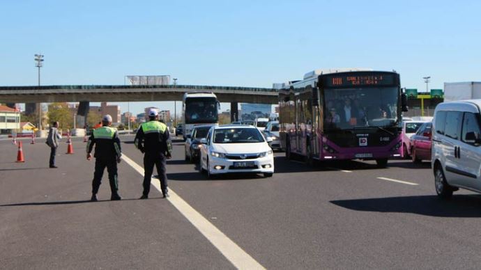 Bayram dönüşü gişelerde trafik denetlemesi