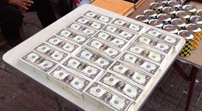 100 doları 3 liraya satıyorlar 100 doları 3 liraya satıyorlar