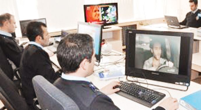 Polisler masadan kalkıyor Polisler masadan kalkıyor