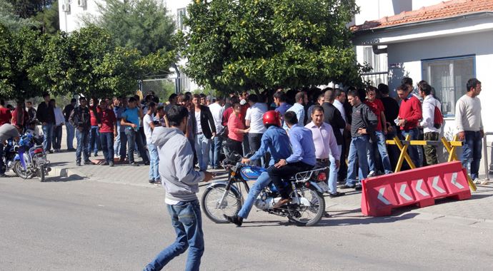 Askerlik kısaldı, gençler askerlik şubesine akın etti Askerlik kısaldı, gençler askerlik şubesine akın etti