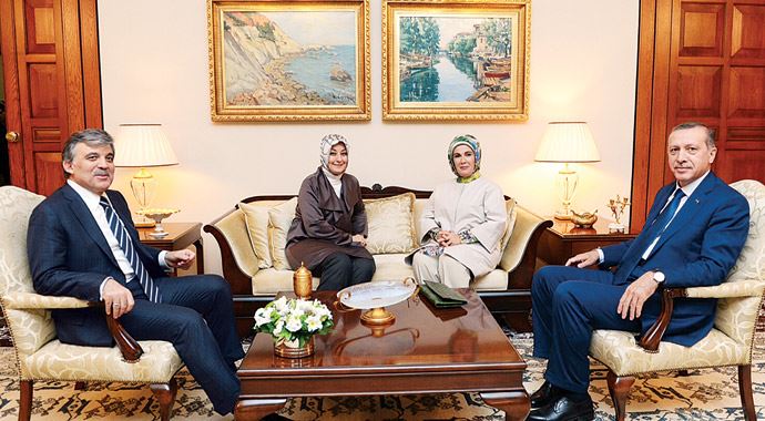 Erdoğan Ailesi'nden Gül çiftine 'Hac' ziyareti Erdoğan Ailesi'nden Gül çiftine 'Hac' ziyareti