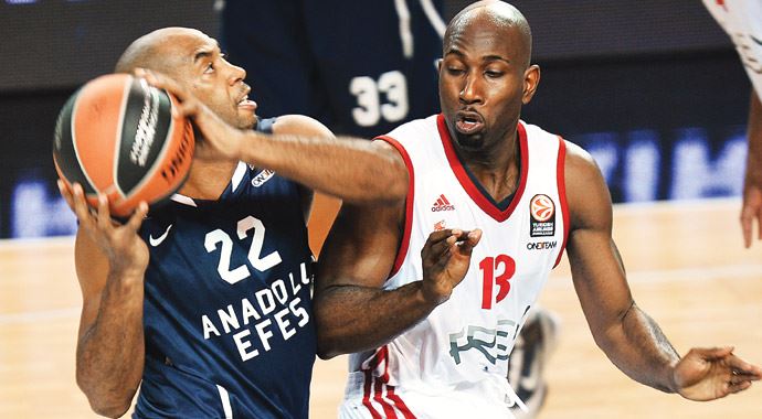 Anadolu Efes Avrupa'da enfes, 76-66